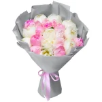 Букет из 19 нежных пионов